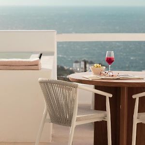 Signature Suite Jetted Tub & Sea View